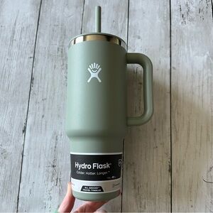 NEW WITH TAGS HYDROFLASK 40 OUNCE ALL AROUND TUMBLER AGAVE GREEN WITH STRAW